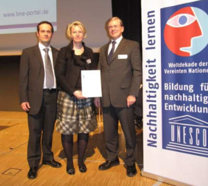Auszeichnungsveranstaltung 2011 v. rechts: Präsident Detlef Aster, Heike Große Erdmann, Dr. Kai Fischer
