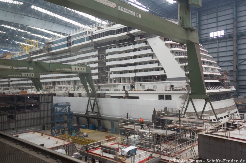 Norwegian-Escape-im-Bau-Meyer-Werft.jpg