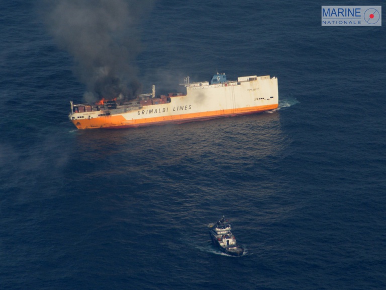 Fotos Frachtschiff Grande America Sinkt Vor Franz Sischer K Ste Umweltkatastrophe Droht